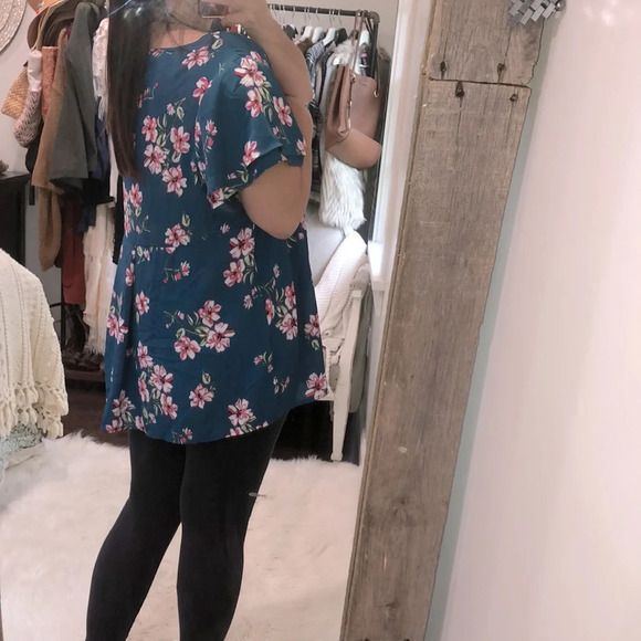 Torrid size 2X turquoise & pink floral top - Picture 3 of 7